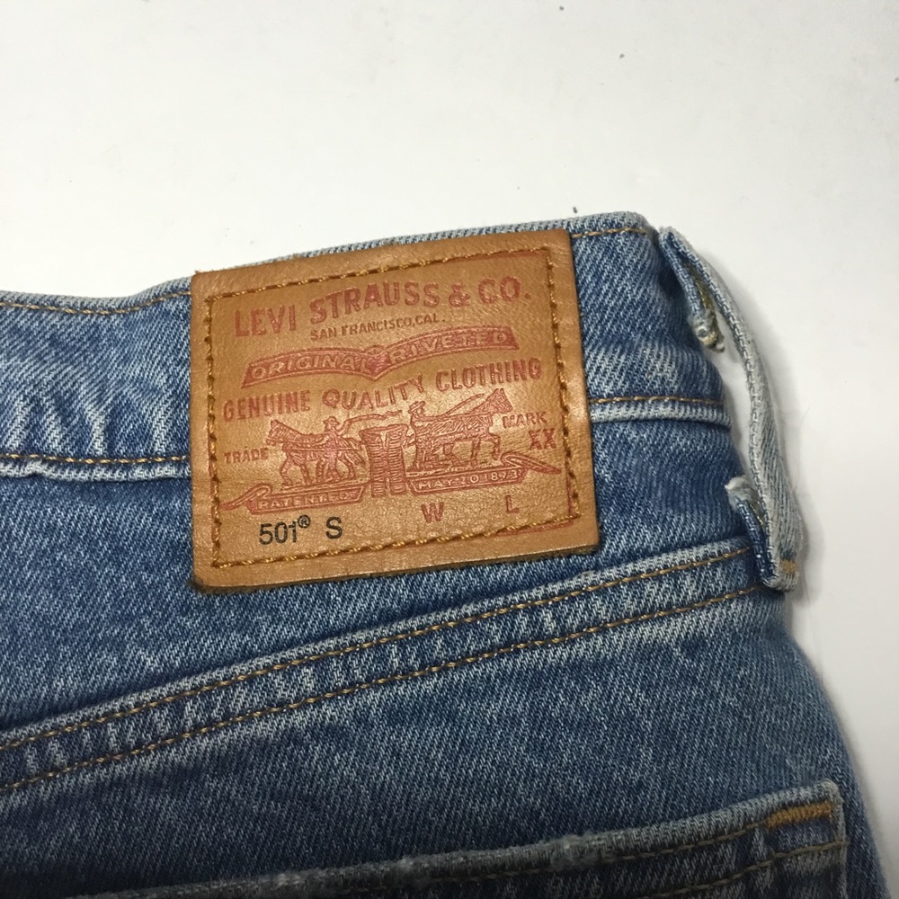 Levi’s Women’s Premium 501 Frayed Hem Jeans Size 26/28 EUC - Picture 5 of 7